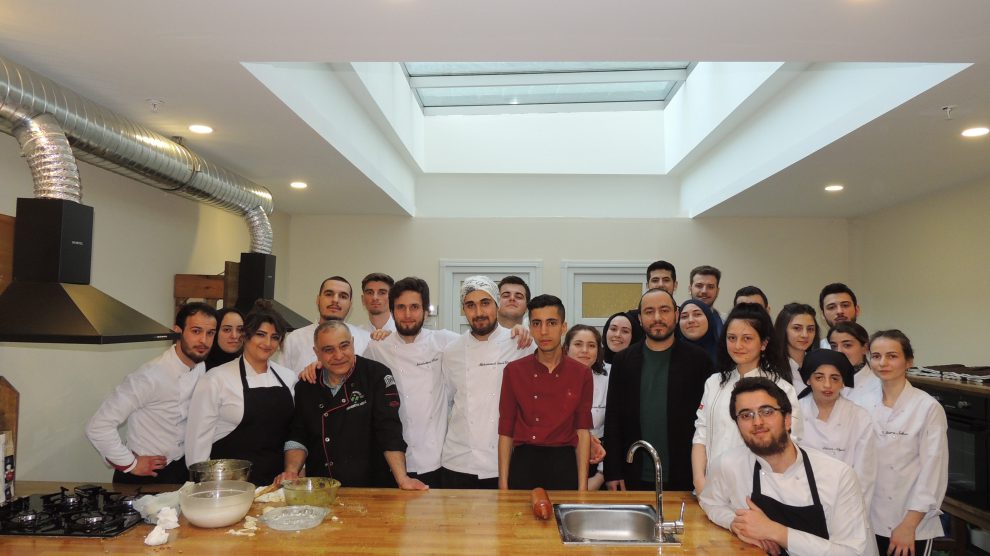 Gaziantep’ten Ünlü Mozaik Ustası ve Ünlü Katmer Ustası İstanbul Rumeli Üniversitesi öğrencileri için üniversitemize geldi…