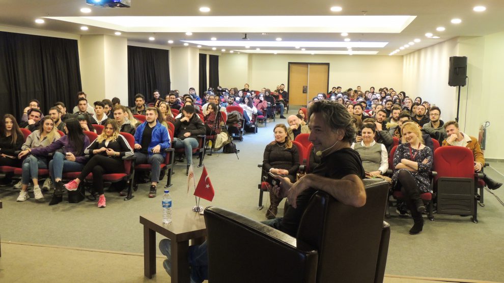 Medya Kulübü tarafından Rumeli Üniversitesi’ n de Sanat Günleri başladı…