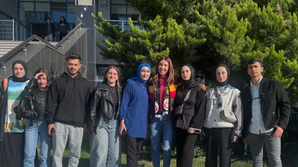 İstanbul Rumeli Üniversitesi Öğrencileri Galatasaray Çağdaş – Melikgazi Kadın Basketbol Maçı’nı Tribünden İzledi